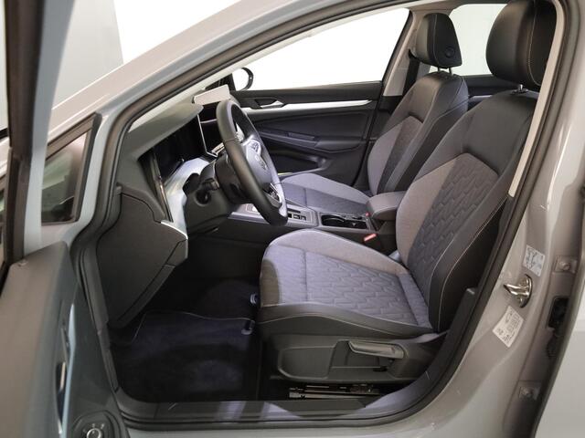 Volkswagen GOLF 1.5 eTSI Life Edition GOAL 115PK DSG | Panorama dak | Verlengde garantie | Parkeercamera | Stoel- en stuurverwarming |