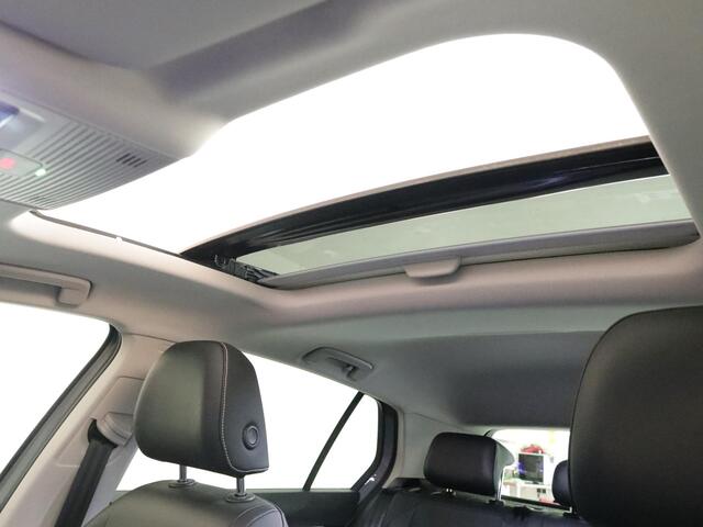 Volkswagen GOLF 1.5 eTSI Life Edition GOAL 115PK DSG | Panorama dak | Verlengde garantie | Parkeercamera | Stoel- en stuurverwarming |