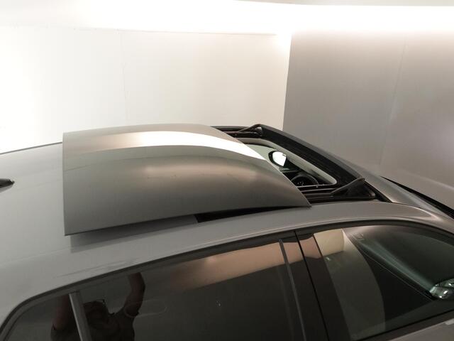 Volkswagen GOLF 1.5 eTSI Life Edition GOAL 115PK DSG | Panorama dak | Verlengde garantie | Parkeercamera | Stoel- en stuurverwarming |