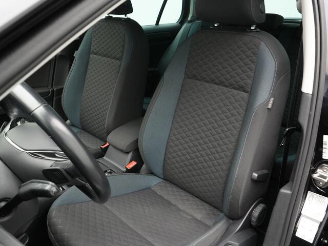 Volkswagen GOLF 1.5 TSI 130 pk DSG Highline | Stoelverwarming | Parkeersensoren voor/achter | Adaptive Cruise | CarPlay | DAB | 16 inch