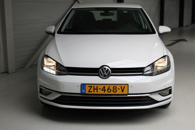 Volkswagen GOLF 1.0 TSI Comfortline Navigatie | Camera | Inklapbare buitenspiegels | Parkeersensoren