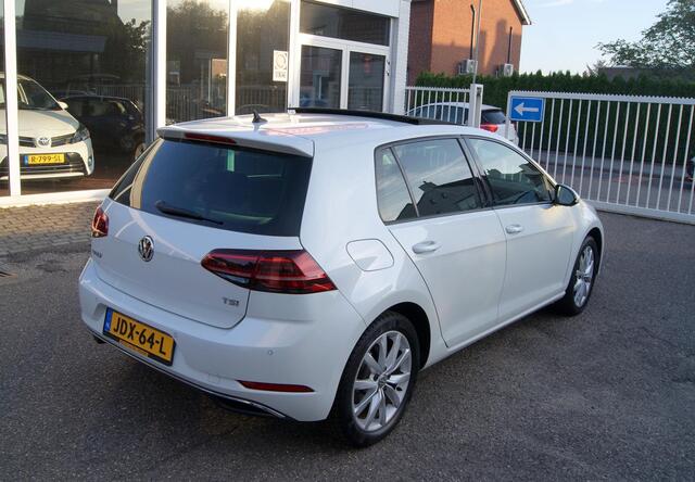 Volkswagen GOLF 1.0 TSI Comfortline Business Navi,Cruise,Pdc,Clima,Panoramadak,Rijklaarprijs!!