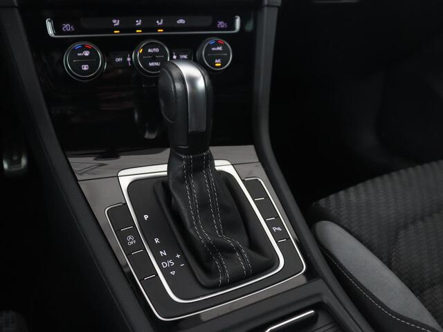 Volkswagen GOLF Variant 1.5 TSI Highline Business R | Trekhaak | Virtual Cockpit | Carplay | Camera | Adaptive cruise | DAB | Climate control