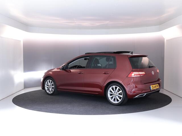 Volkswagen GOLF 1.0 TSI Highline 115 pk Automaat (DSG) | Navigatie | Panoramadak | Parkeersensoren | Achteruitrijcamera | Keyless | LED koplampen |