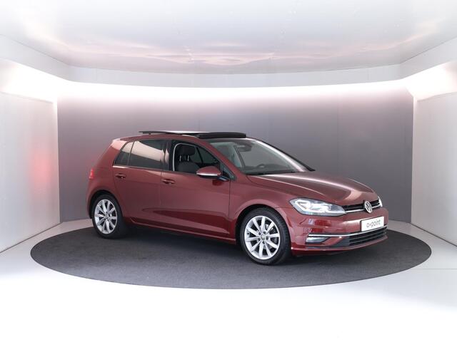 Volkswagen GOLF 1.0 TSI Highline 115 pk Automaat (DSG) | Navigatie | Panoramadak | Parkeersensoren | Achteruitrijcamera | Keyless | LED koplampen |