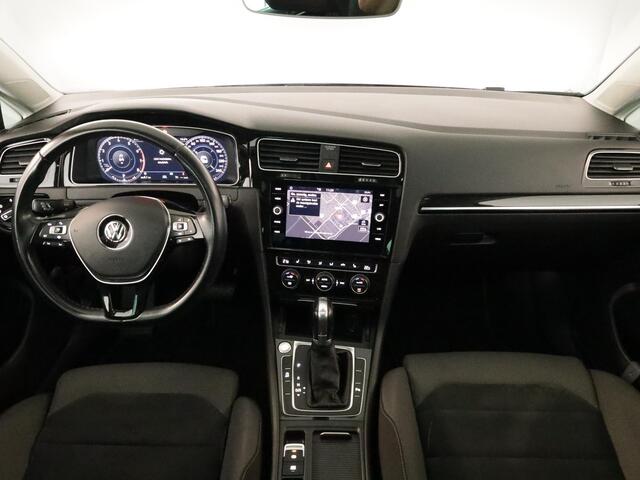 Volkswagen GOLF 1.0 TSI Highline 115 pk Automaat (DSG) | Navigatie | Panoramadak | Parkeersensoren | Achteruitrijcamera | Keyless | LED koplampen |