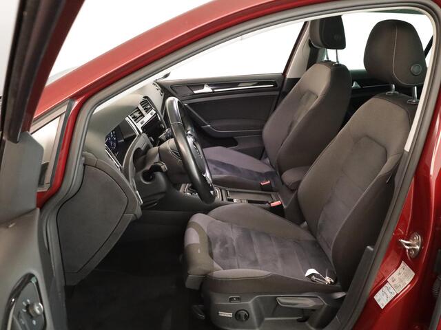 Volkswagen GOLF 1.0 TSI Highline 115 pk Automaat (DSG) | Navigatie | Panoramadak | Parkeersensoren | Achteruitrijcamera | Keyless | LED koplampen |