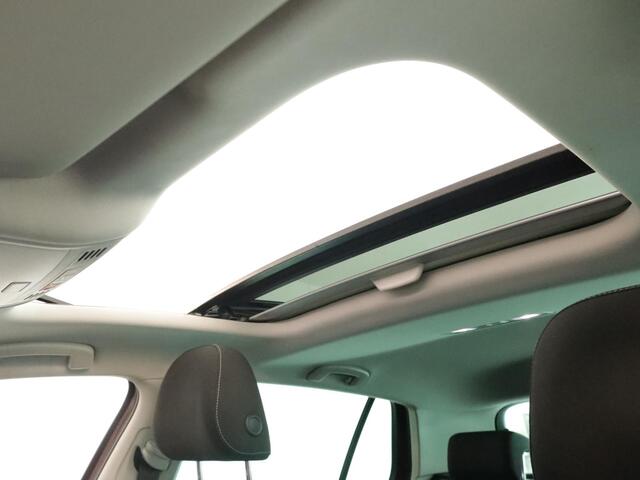 Volkswagen GOLF 1.0 TSI Highline 115 pk Automaat (DSG) | Navigatie | Panoramadak | Parkeersensoren | Achteruitrijcamera | Keyless | LED koplampen |