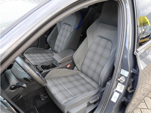 Volkswagen GOLF GTE 1.4 eHybrid PHEV | 245PK | Adaptive Cruise | Stoel&Stuurverwarming | LED Mistlampen | 18"Inch | Getint Glas |