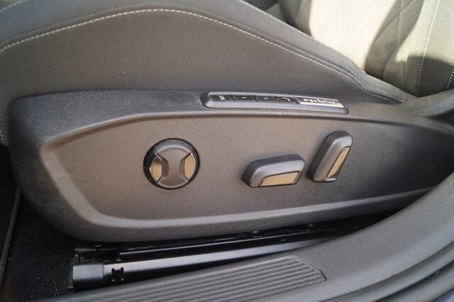 Volkswagen GOLF Variant 1.5 TSI 130pk Life Business -LED-DIGI-ECC-PDC-CAM-