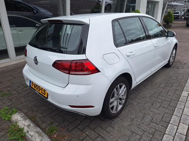 Volkswagen GOLF 1.0 TSI Highline / Led verlichting / Stoelverwarming / PDC / Alcantara / Navi / Adaptive cruise