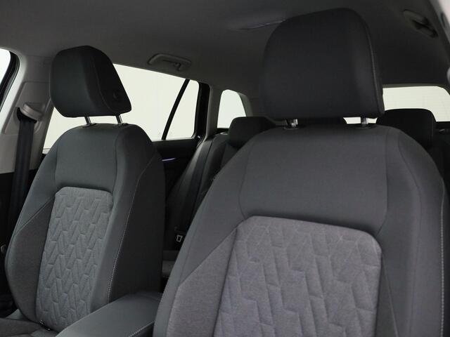 Volkswagen GOLF 1.5eTSI/150PK Goal DSG · NIEUW MODEL · Navigatie · Trekhaak · Apple/Android carplay · Garantie tot december 2026