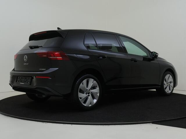 Volkswagen GOLF Life Edition eHybrid | 'App-Connect' draadloze smartphone integratie | Achterbank in ongelijke delen neerklapbaar incl. middenarmsteun en doorlaadmogelijkheid | Achteruitrijcamera (Rear View)