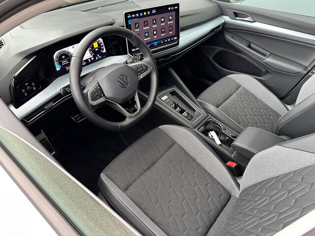 Volkswagen GOLF 1.5 eTSI 150pk DSG Goal | Camera | Trekhaak | Dode hoek | IQ light | Rijklaar incl. garantie