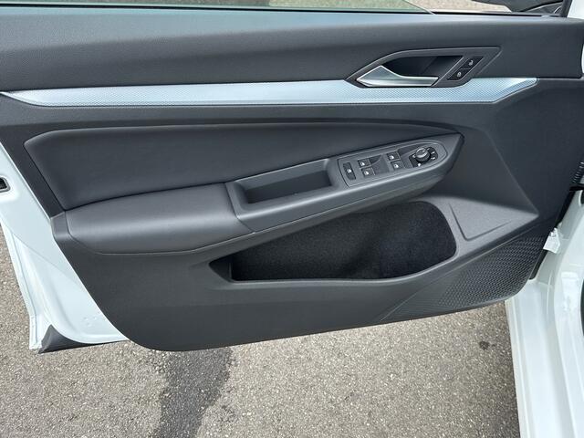 Volkswagen GOLF 1.5 eTSI 150pk DSG Goal | Camera | Trekhaak | Dode hoek | IQ light | Rijklaar incl. garantie