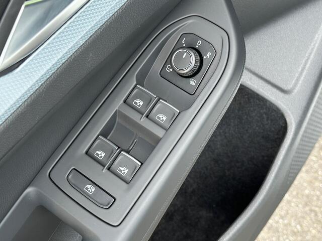 Volkswagen GOLF 1.5 eTSI 150pk DSG Goal | Camera | Trekhaak | Dode hoek | IQ light | Rijklaar incl. garantie