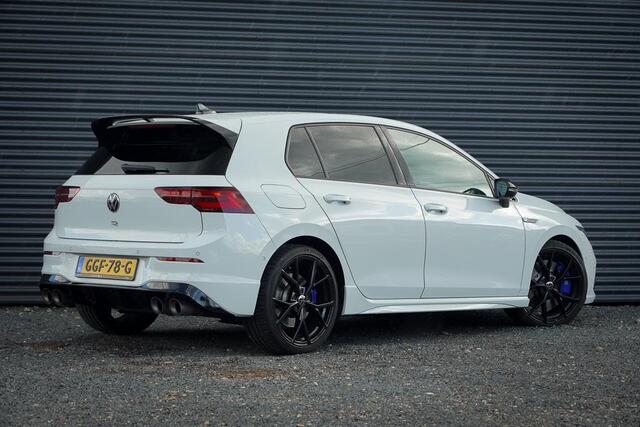 Volkswagen GOLF 2.0 TSI R 4Motion / Pano / Akrapovic / DCC / Stoelklima