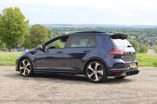 Volkswagen GOLF GOLF 7 GTI 2.0 PERF DSG /Panorama dak/ VW dealer onderhouden