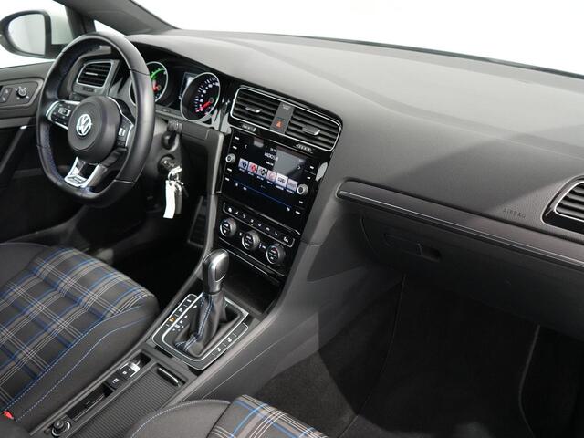 Volkswagen GOLF 1.4 eHybrid GTE | Dealer onderhouden | Standkachel | ACC | LED |