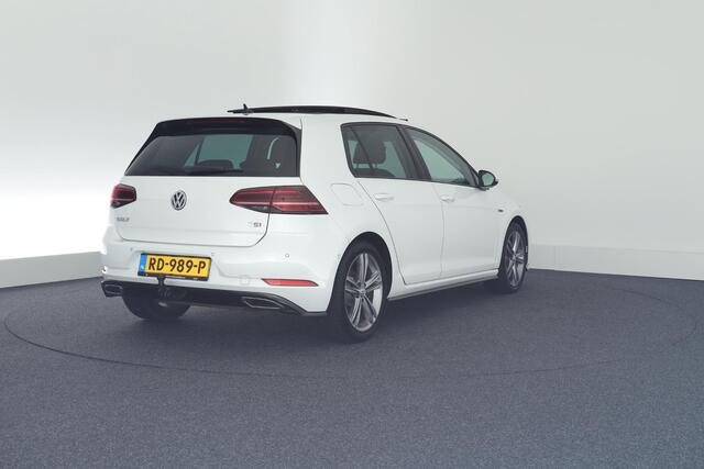 Volkswagen GOLF 1.5 TSI 150pk R-Line Highline Trekhaak Camera Virtual Cockpit Panoramadak Navigatie