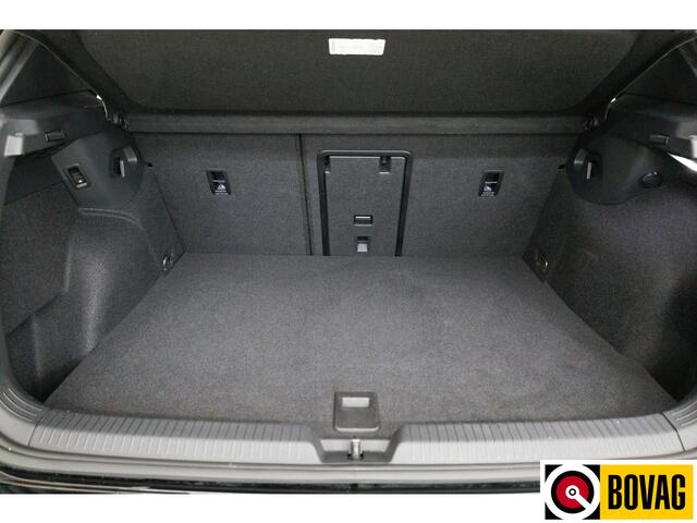 Volkswagen GOLF 1.5 eHybrid GTE Black Style 272 PK | IQ Led | Elec. trekhaak | Headup | Stoel- & stuurverw. | PDC V + A, Camera, App. connect, Navigatie, 131 KM actieradius (WLTP)