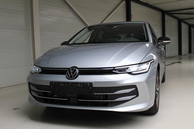 Volkswagen GOLF 1.5 TSI Life Navigatie | 16"Velgen | Dodehoek assistent | Stoelverwarming | Led verlichting