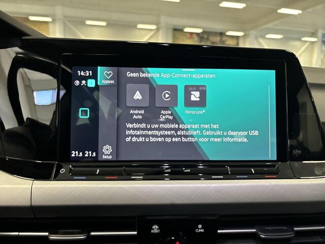 Volkswagen GOLF Variant 1.0 eTSI 110pk DSG Life · Camera · Elek.Trekhaak · Apple/Android Car Play · Navigatie · Sfeerverlichtiing · 16'' Inch · Garantie t/m 08-06-2027 of 100.000km