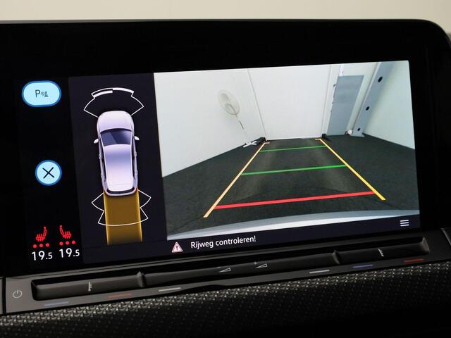 Volkswagen GOLF 1.5eTSI/150PK R-Line Blackstyle DSG · Panoramadak · Camera · Apple/android Car Play · Stoelverwarming ·