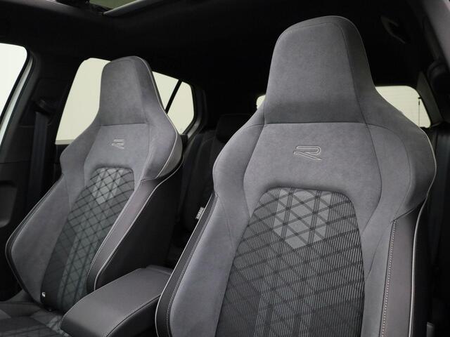 Volkswagen GOLF 1.5eTSI/150PK R-Line Blackstyle DSG · Panoramadak · Trekhaak · Camera + Parkeersensoren · Garantie tot december 2025