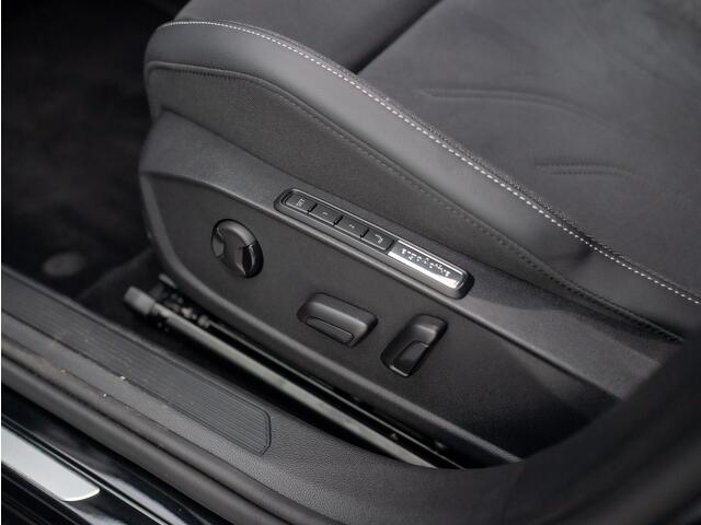 Volkswagen GOLF 1.5 eTSI 50 Jaar Edition | Panodak | Stoelgeheugen | Trekhaak Elk. Wegkl. | Harman/ Kardon | Prijs Rijklaar!!