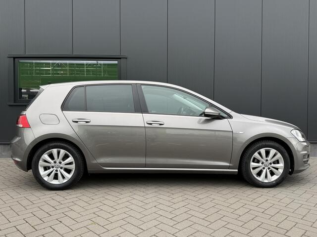 Volkswagen GOLF 1.0 TSI Business Edition Connected 116 PK | Inclusief 1 jaar garantie | Origineel NL | NAP | Navigatie | Cruise control | Climate control | Camera | Parkeersensoren | Lichtmetalen velgen | Sportstoelen | Metallic lak | DAB | All season banden | Spiegelpak