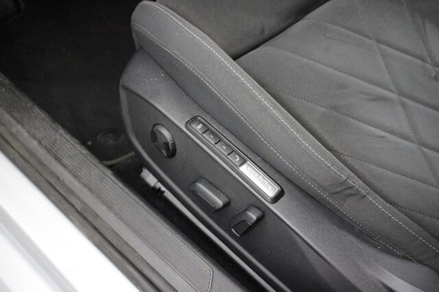 Volkswagen GOLF GTE 1.4 eHybrid PHEV Style - Carplay, Massage, Digitaal Cockpit, Stoelverw.