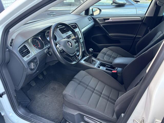 Volkswagen GOLF 1.0 TSI Connected Series CARPLAY / DAB+ / NAVI / CLIMA / PDC / CAMERA / CRUISE / NL-AUTO