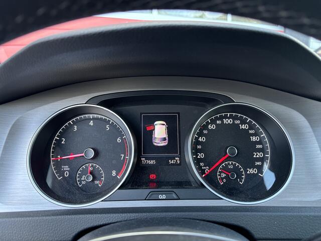 Volkswagen GOLF 1.0 TSI Connected Series CARPLAY / DAB+ / NAVI / CLIMA / PDC / CAMERA / CRUISE / NL-AUTO