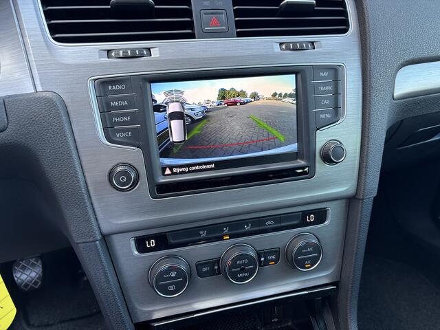 Volkswagen GOLF 1.0 TSI Connected Series CARPLAY / DAB+ / NAVI / CLIMA / PDC / CAMERA / CRUISE / NL-AUTO