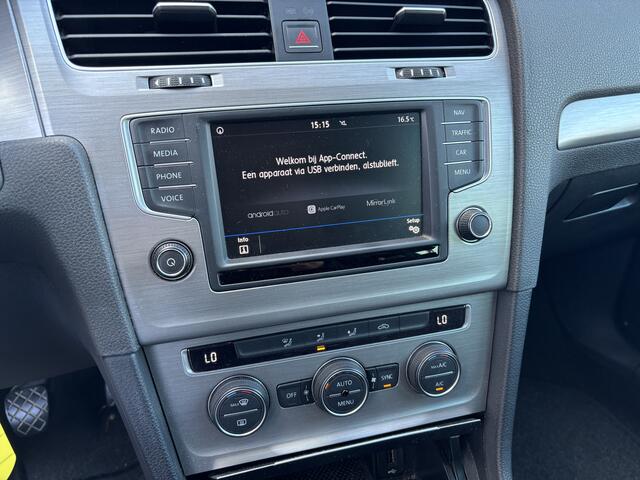 Volkswagen GOLF 1.0 TSI Connected Series CARPLAY / DAB+ / NAVI / CLIMA / PDC / CAMERA / CRUISE / NL-AUTO