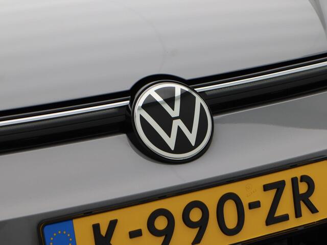 Volkswagen GOLF 1.5 TSi 150 Pk R-Line | Panoramadak | Trekhaak | Camera | Full LED | Stoel Verwarming | Adaptive Cruise | Carplay | Sportstoelen | Parkeersensoren | 18 Inch | 59.608 Km!