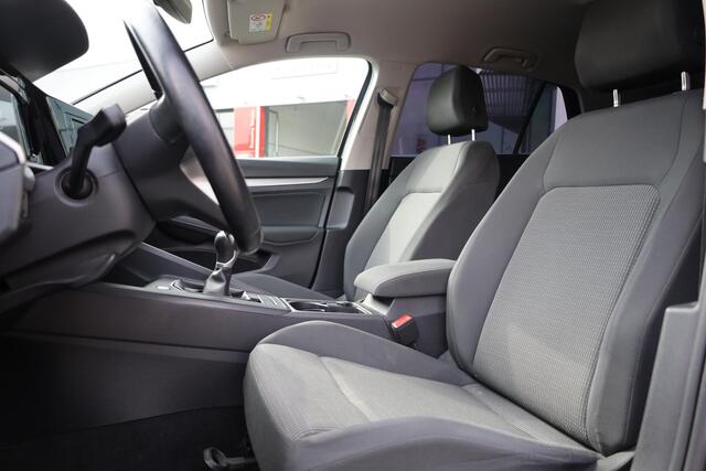 Volkswagen GOLF 1.0 TSI Golf 66KW/90PK, privacy glas, trekhaak 18" LMV, LED verlichting, ACC, multifunctioneel lederen stuurwiel, licht en zicht, pdc voor en achter, ihv passagiersstoel, NL auto