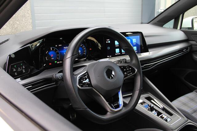 Volkswagen GOLF 1.4 eHybrid GTE 19" Adelaide | Sfeerverlichting | Apple Carplay | Parkeersensoren rondom | Nieuwstaat!