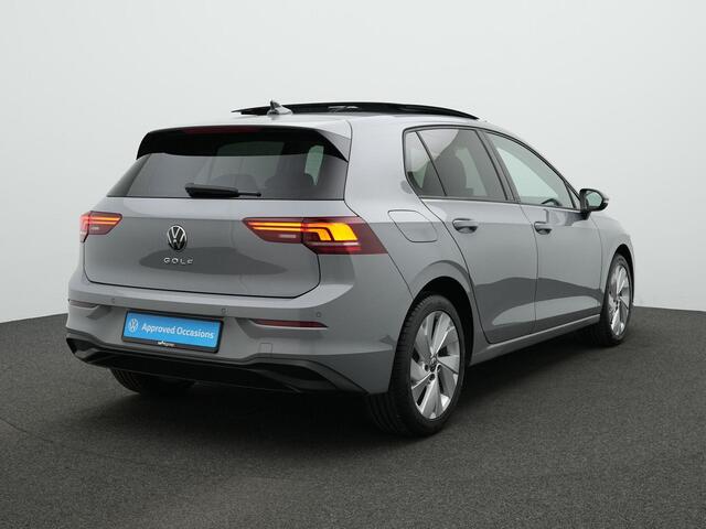 Volkswagen GOLF 1.5 TSI 115 pk Life Edition | Panoramadak | Stuur-/stoelverwarming | Parkeersensoren voor/achter