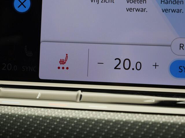 Volkswagen GOLF 1.5eTSI/150PK R Line Blackstyle DSG · Panoramadak · Camera + Parkeersensoren · Stoel- & stuurverwarming · Garantie tot januari 2026