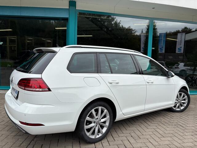 Volkswagen GOLF 1.5 TSI R-Line Highline DSG LED, Navi, Massage, PDC, 17Inch