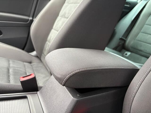 Volkswagen GOLF 1.5 TSI R-Line Highline DSG LED, Navi, Massage, PDC, 17Inch