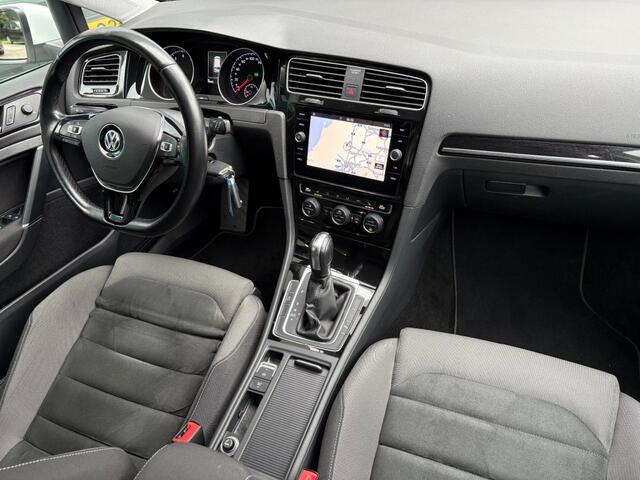 Volkswagen GOLF 1.5 TSI R-Line Highline DSG LED, Navi, Massage, PDC, 17Inch
