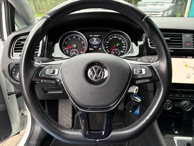 Volkswagen GOLF 1.5 TSI R-Line Highline DSG LED, Navi, Massage, PDC, 17Inch