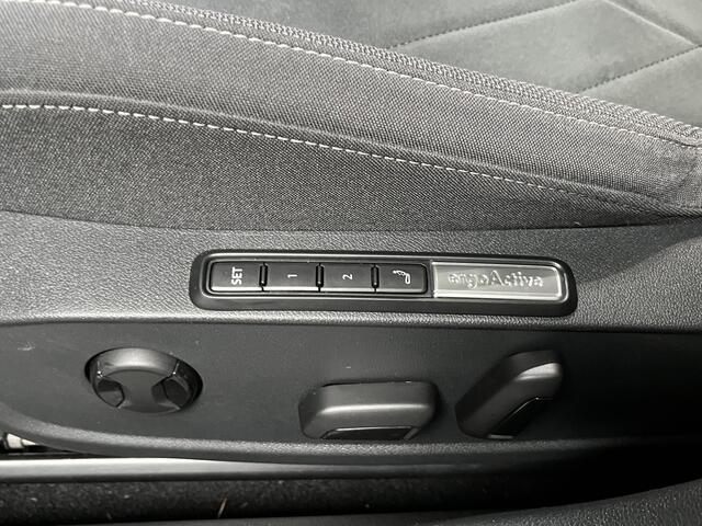 Volkswagen GOLF 1.4 eHybrid Style / AUTOMAAT/ PANO/ ELEKTR. STOEL/ ADAPT. CRUISE/ MATRIX/ 18" LMV/ APP-CONNECT/ NAVI/ PARK. SENSOREN/ CLIMA/ STOEL VERWARM./ RIJ-MODI