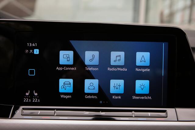 Volkswagen GOLF 1.0 eTSI Life Bns | Navi | Sfeerverlichting | Automaat |