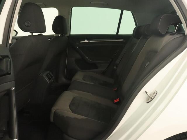 Volkswagen GOLF 1.5 TSI Highline | 1e eigenaar | Virtual Cockpit | Adaptive cruise | Camera | Full LED | Carplay | Navigatie | Climate control | Parkeerhulp