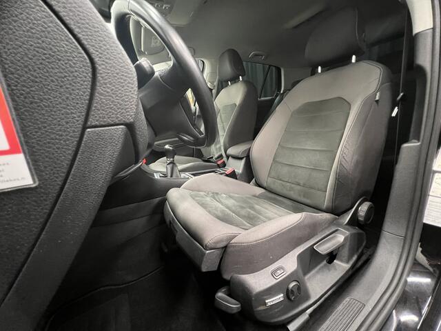 Volkswagen GOLF 1.0 TSI Comfortline Business | NAVIGATIE | STOELVERWARMING | ACC | PARKEERSENSOREN |