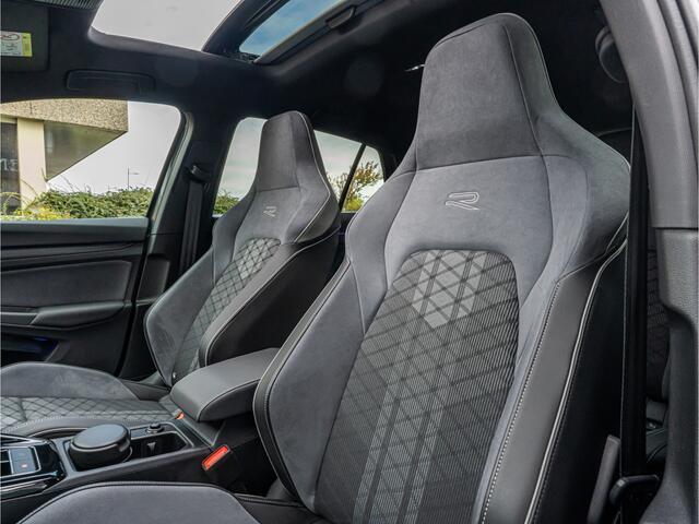 Volkswagen GOLF 1.5 TSI R-Line Business PANO IQ LIGHT MATRIX VIRTUAL DASBOARD LEDER ALCANTARA
